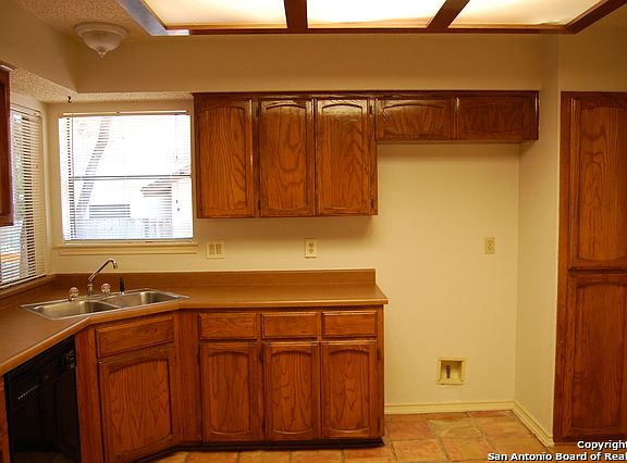 5th image of 15218 Moss Way St