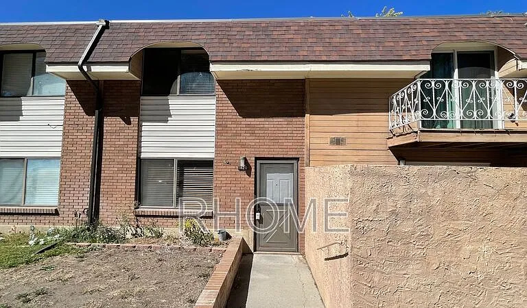 1420 Lancelot Dr — Photo 3