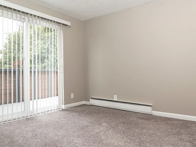 616 N Anderson St — Photo 50