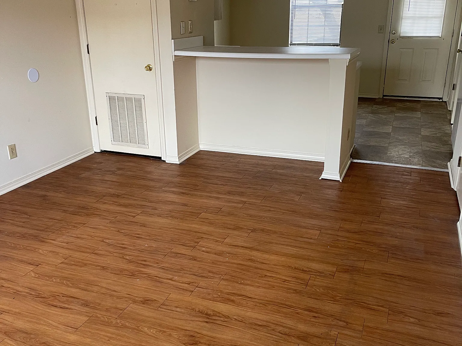 2 bed, 1.5 bath, 900 sqft, $1,225 — Photo 3