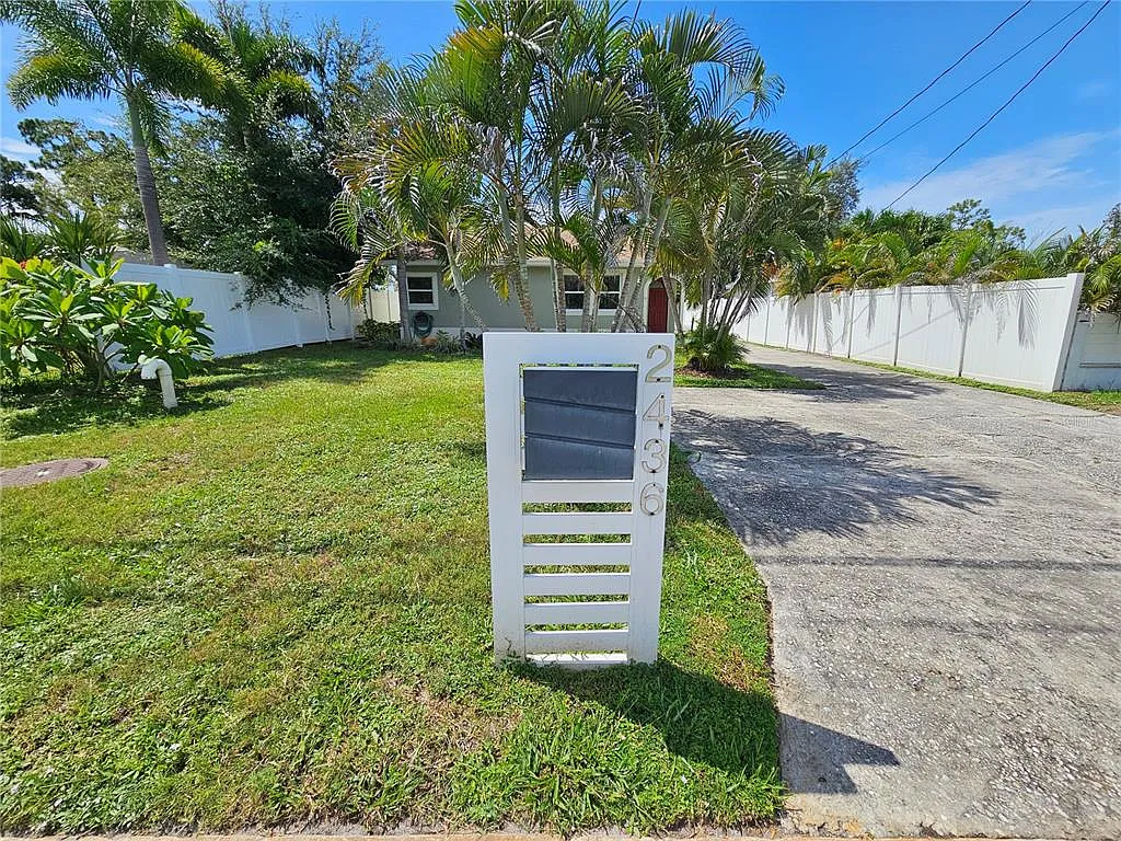 3 bed, 2.0 bath, 1648 sqft, $2,800 — Photo 2