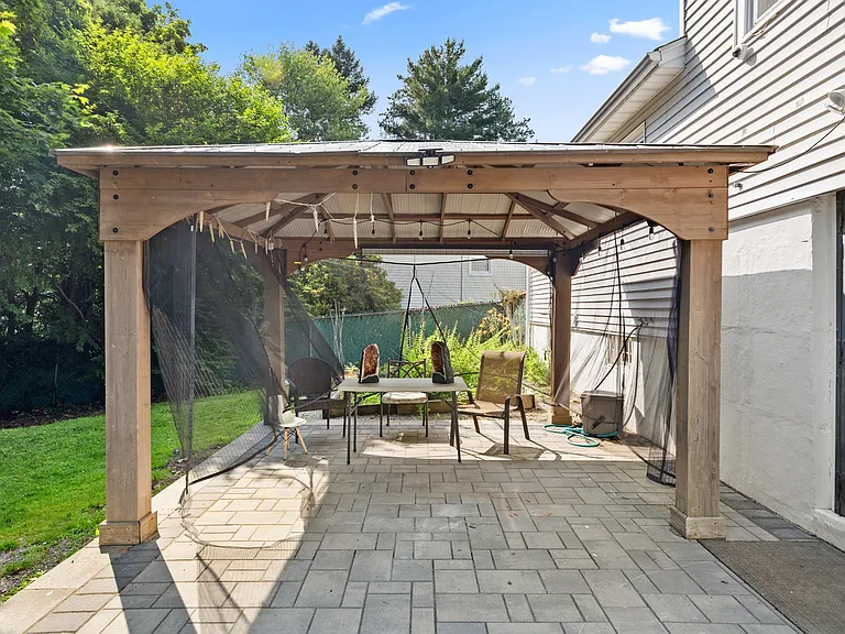 21 Joyce Rd — Photo 22