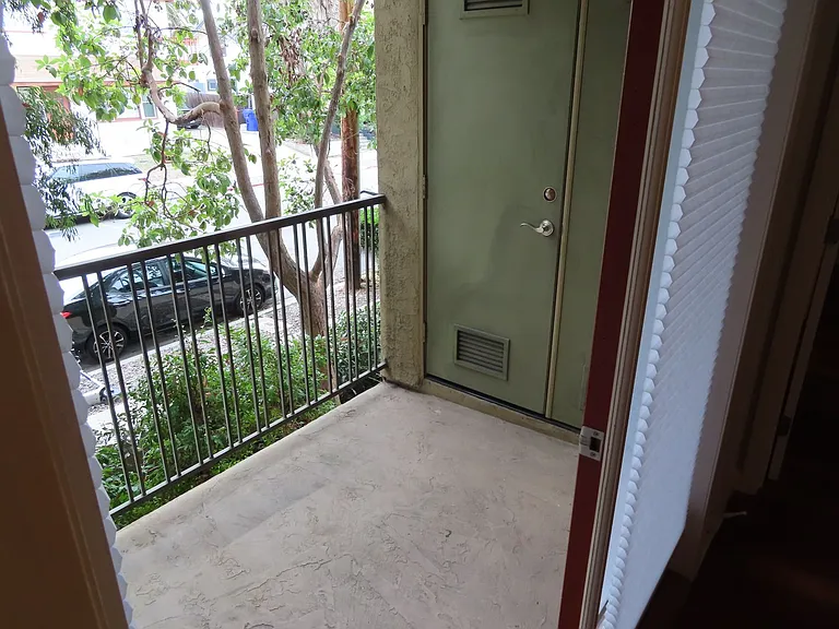 727 Robinson Ave #B — Photo 6