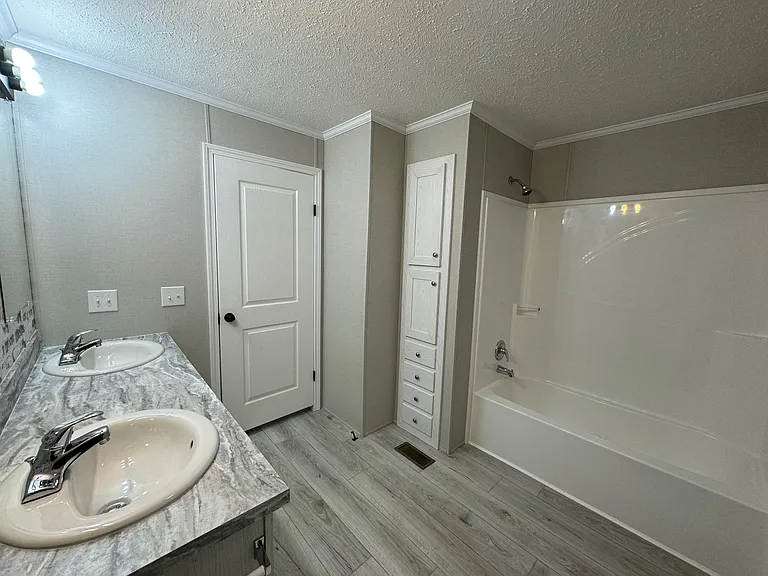 Westbridge Manor — Photo 95