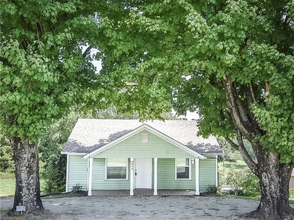 5075 Baux Mountain Rd, Winston Salem, NC 27105