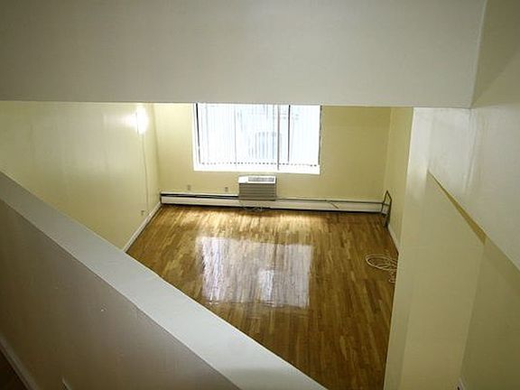 3rd image of 920 Union St Floor 2