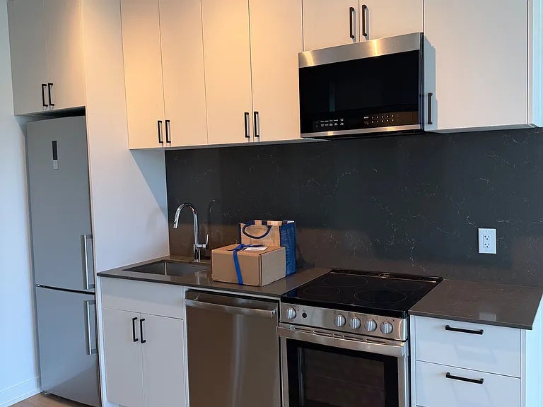 1660 Bloor St W #417 — Photo 9