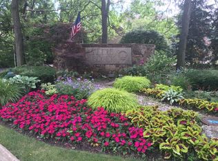 812 Red Stable Way, Oak Brook, IL 60523