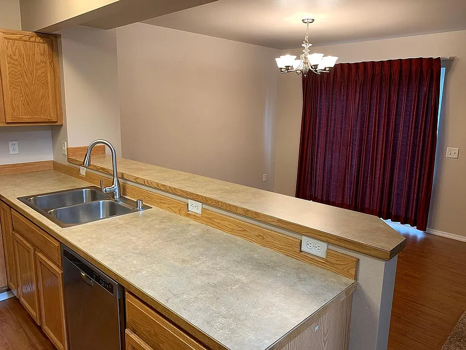 Breakfast Bar & Dining Room w/Access to Deck/Backyard