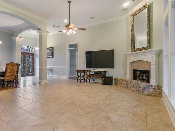 5th image of 180 Golden Meadow Dr