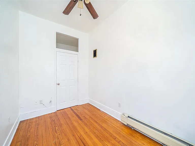 516 Adams St #4 — Photo 6