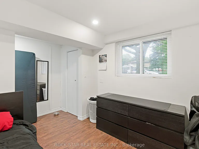 111 Britten Close #BASEMENT — Photo 12