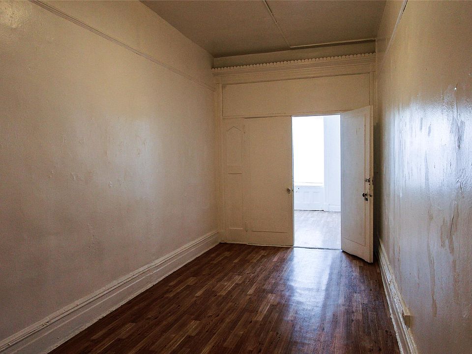 2nd image of 998 Putnam Ave APT 2R
