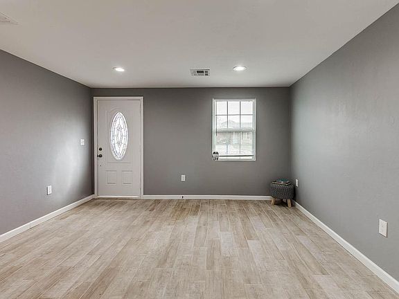 3rd image of 1913 Karen Dr