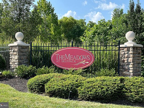 5th image of 4372 Sweetbriar Dr