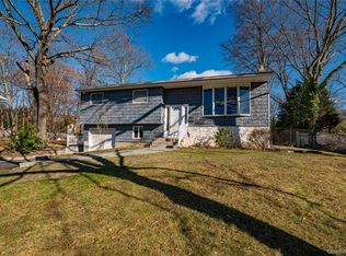 5 Fiore Ct, Saint James, NY 11780