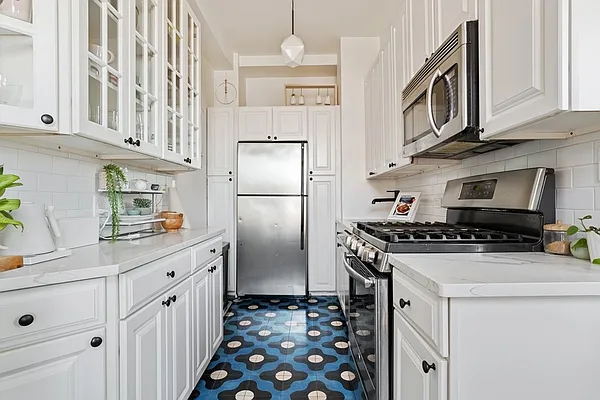 Sold by Compass | media 3