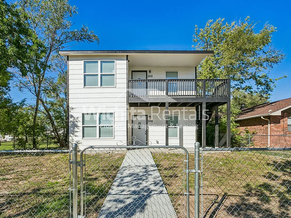 707 S Edwards Ave #200