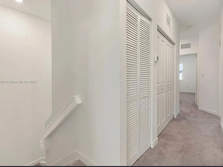 2605 SE 11th Ct — Photo 6