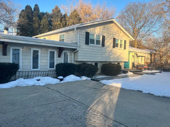 (undisclosed Address), Grayslake, IL 60030