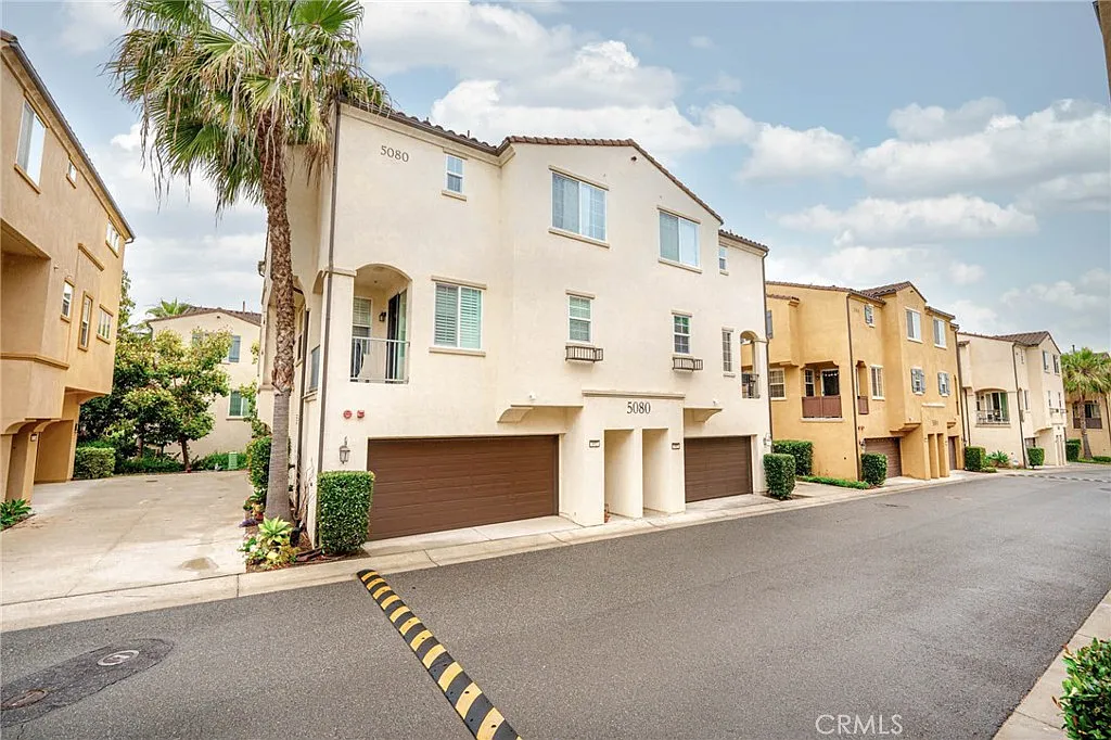 2 bed, 2.5 bath, 1132 sqft, $3,150 — Photo 1