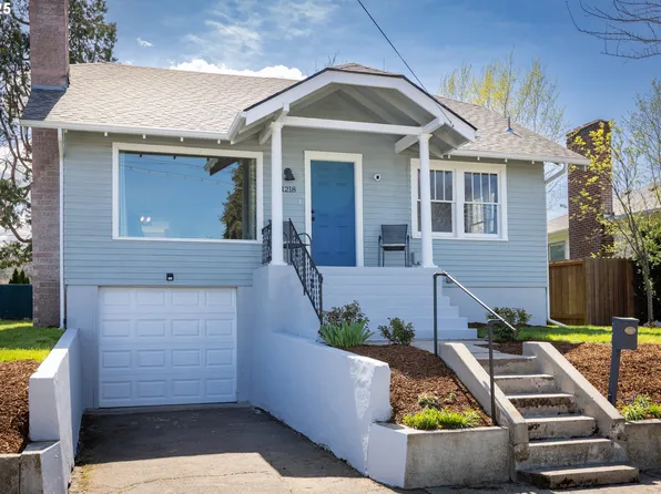 1218 E 11th St, The Dalles, OR 97058