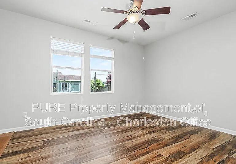 407 Greywood Ln — Photo 4