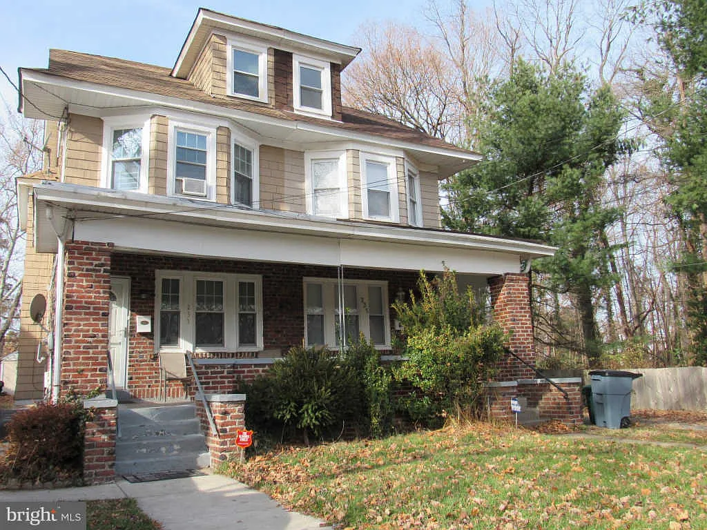 233 Maple Ave photo 1