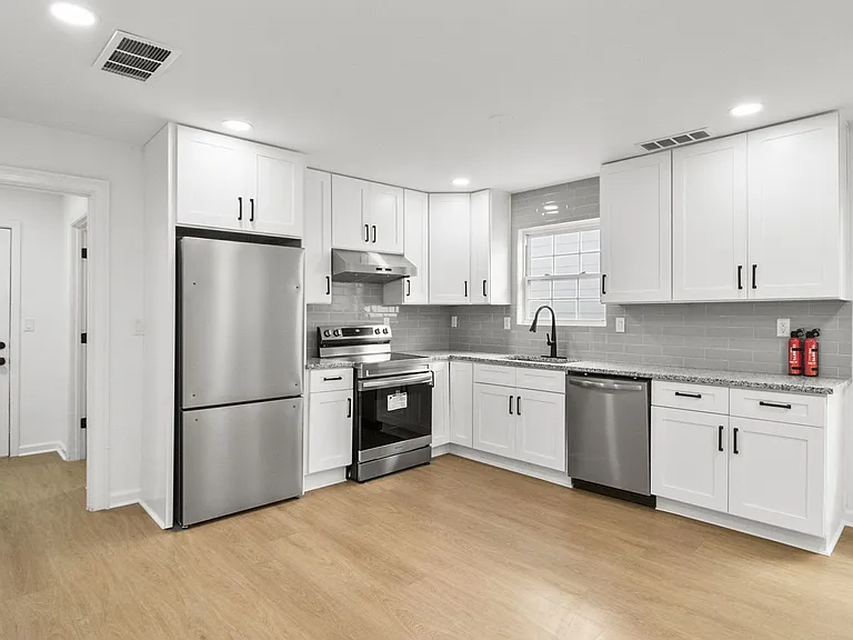 961 Fair St SW — Photo 16