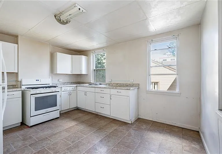 2631 Josephine St — Photo 7
