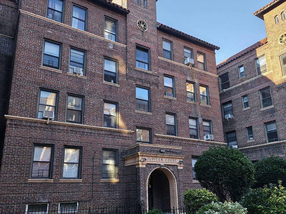 1st image of 6264 Saunders St #2L