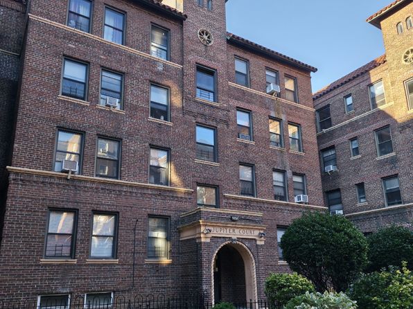 6264 Saunders St #2L