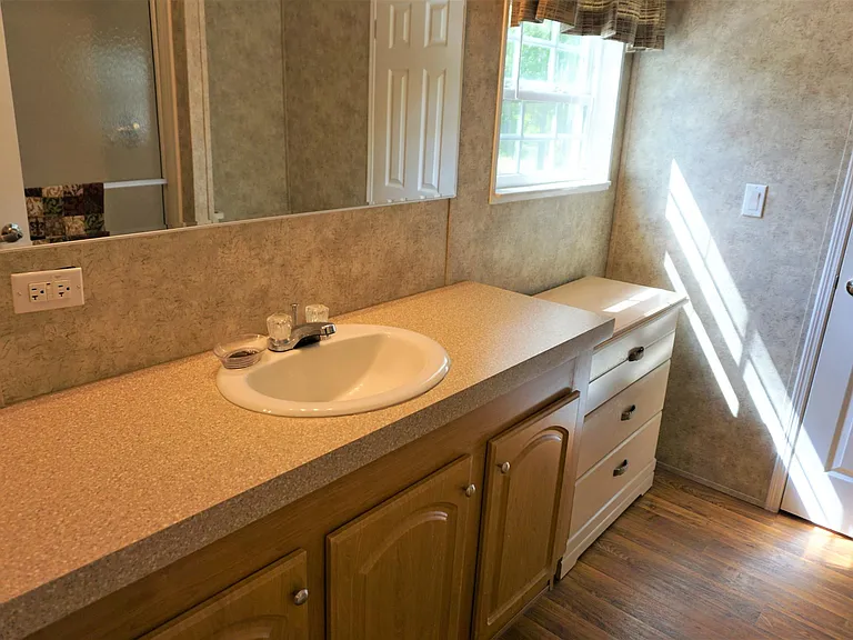 116 Pine Ln — Photo 17