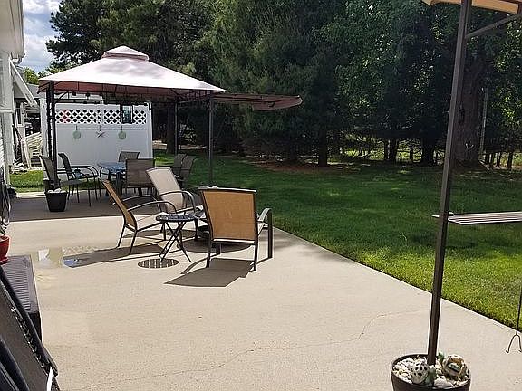 LARGE PRIVATE YARD