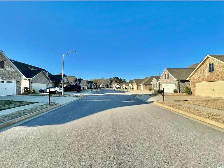 102 James Parcus Cir — Photo 45