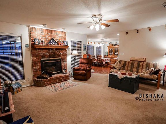3rd image of 820 Arapaho Dr
