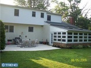 500 Grapevine Dr, Hatfield, PA 19440