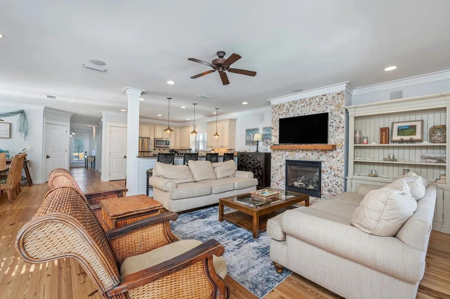 7 bed, 4.0 bath, 3315 sqft, $8,972 — Photo 2
