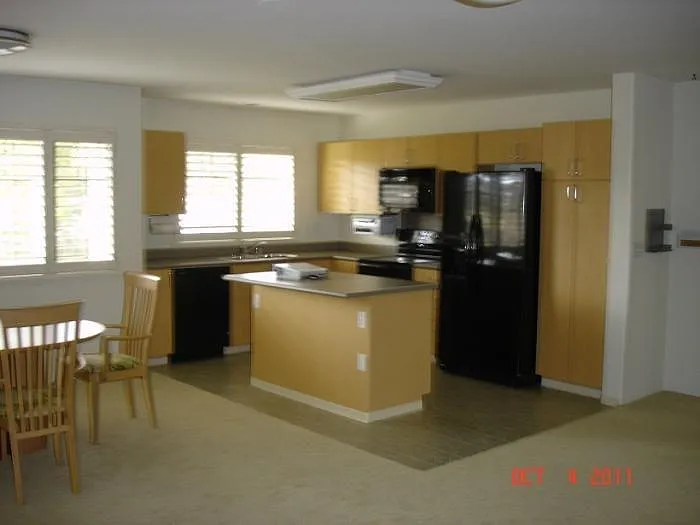 3 bed, 1175 sqft, $3,580 — Photo 3