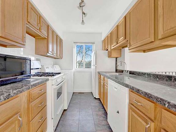 5th image of 1417 Cove Dr