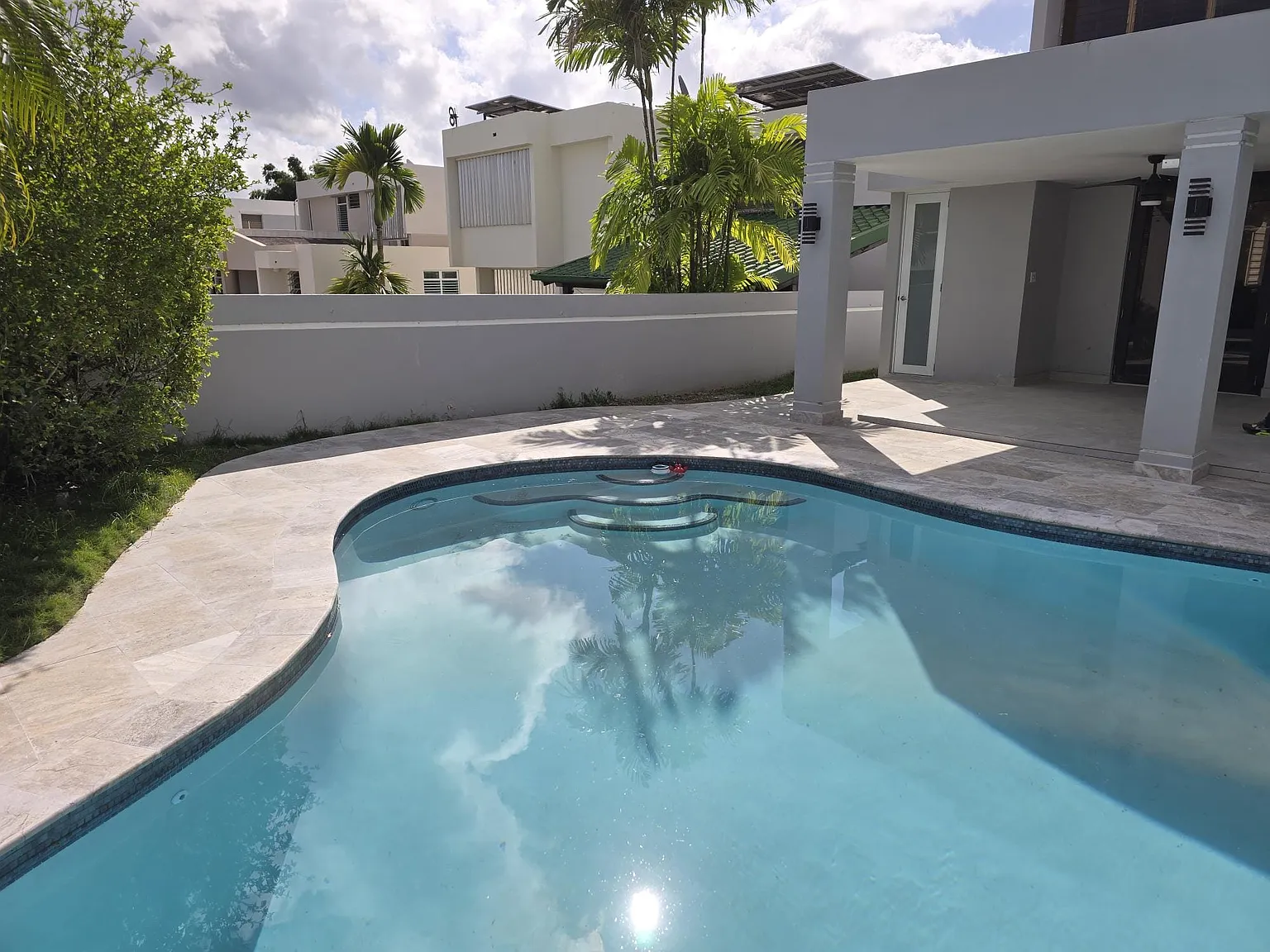 4 bed, 3.5 bath, 2800 sqft, $5,300 — Photo 2
