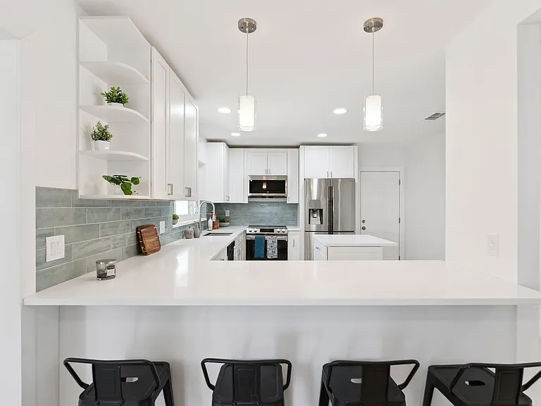 2335 Tropical Shores Dr SE — Photo 11