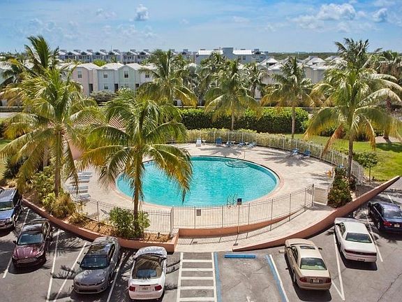 2nd image of 3930 S Roosevelt Blvd APT 410S