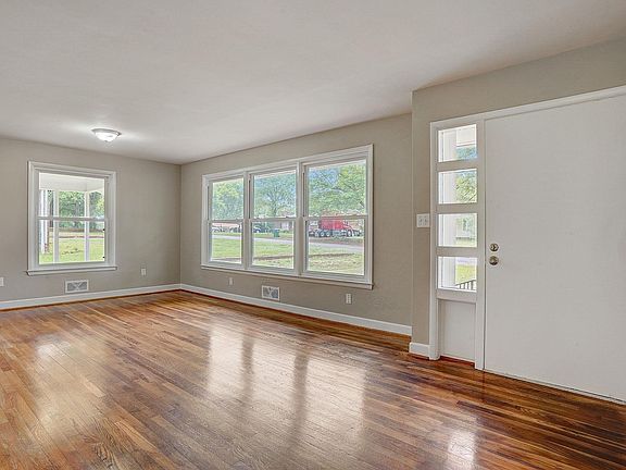 2nd image of 118 Continental Dr