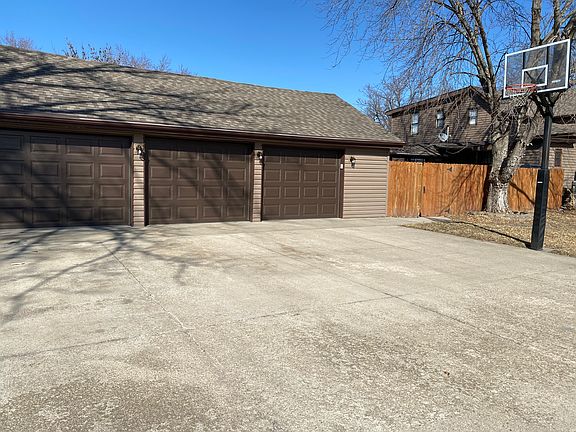3 Stall Garage