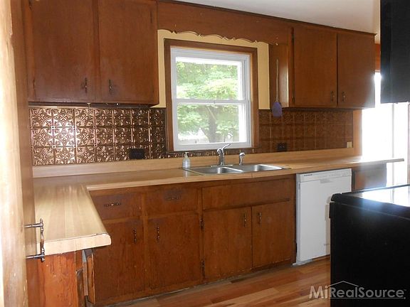2nd image of 431 Mabel St
