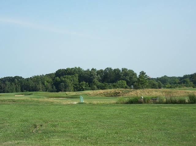 2nd image of 2261 Glen Oaks Cir