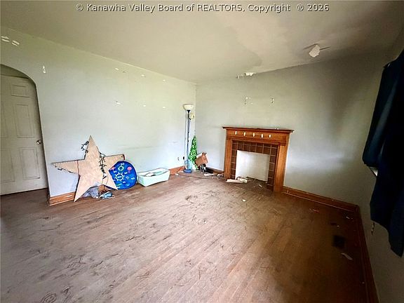 4th image of 1 Cloverleaf Cir