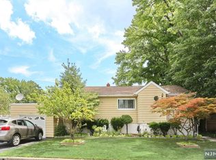 15 McKinley Pl, Bergenfield, NJ 07621