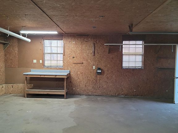 3rd image of 1806 Auburn Dr